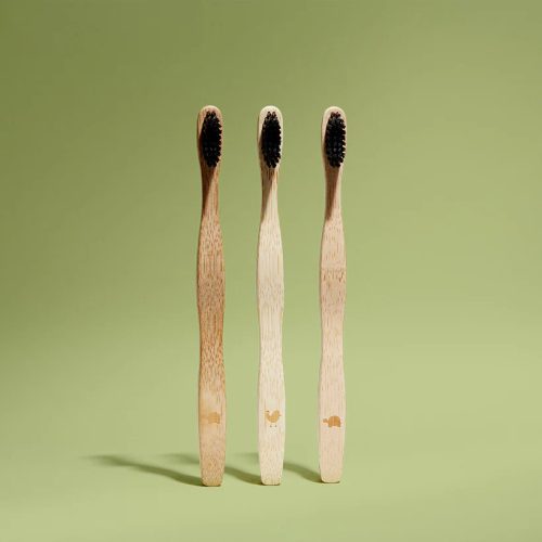 OUTDOOR FREAKZ Bambusz fogkefe aktív szenes sörtével, 3 darab